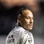 Vila Belmiro em Ebulição: A Ira de Neymar Encontra a Voz da Torcida na Crise Santista